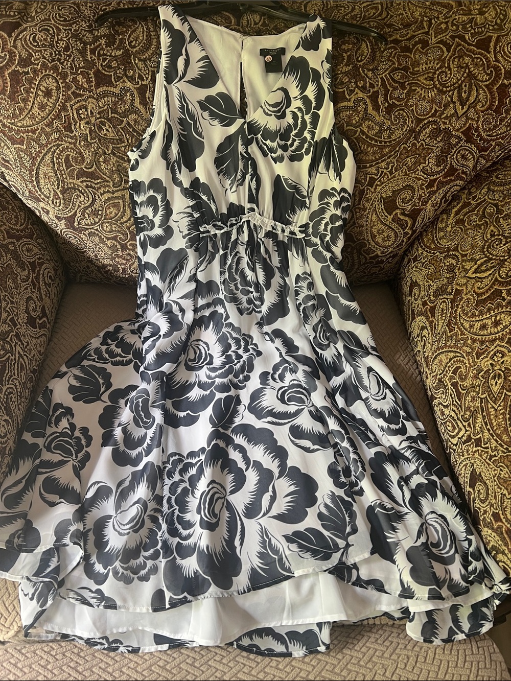 NWOT size 4  petite Ann Taylor Black and White Floral High-Low Dress. Lined